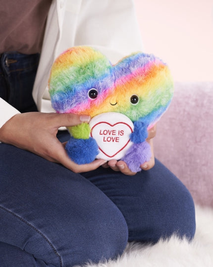 Regenboog knuffel - Love is love - 18 cm - CuteStuff.nl